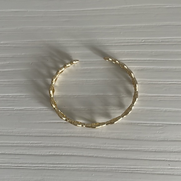 Kendra Scott Abbie Cuff Bracelet in Gold - Picture 3 of 8